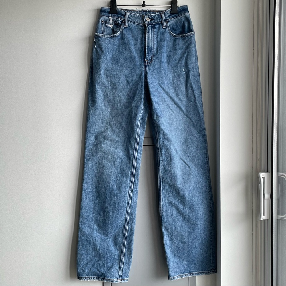 ABERCROMBIE & FITCH High Rise 90s Relaxed Jeans (size 28, inseam 33”)
